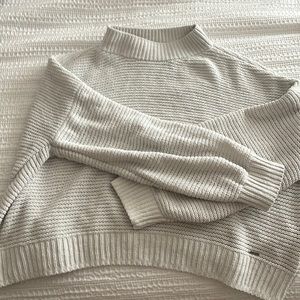 Hollister sweater